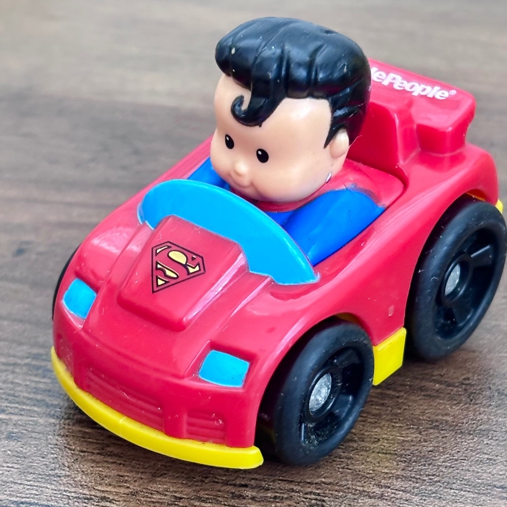 Fisher Price Little People Wheelies DC Comics SUPERMAN Superhero Red Car 2009